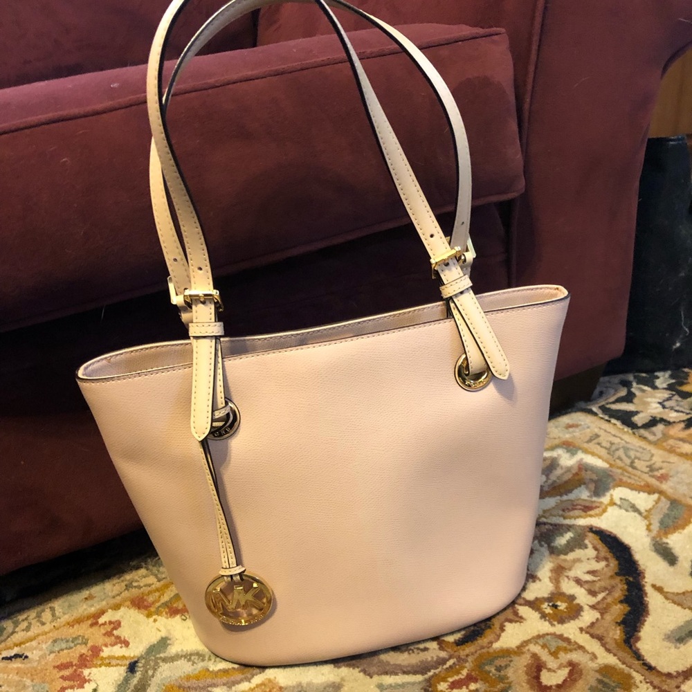 Michael Kors Jet Set Handbag in Ballet